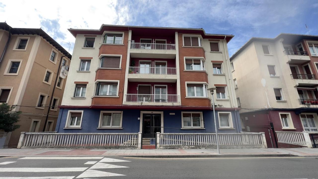 Plentzia, Junto Al Puerto Plencia Exterior foto